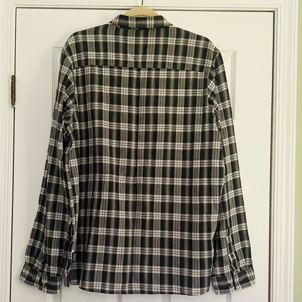 Patagonia Men's Long-Sleeved Steersman Boondocks Ink Black Plaid Shirt - Picture 7 of 7